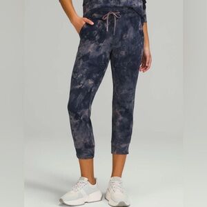 🍋🍋Lululemon Ready to Rulu Jogger Crop
Diamond Dye Lunar Rock True Navy🍋🍋sz~6